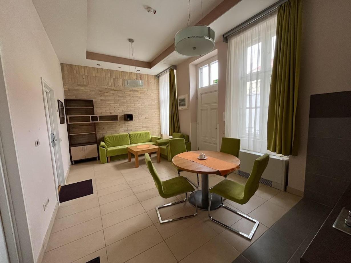 Soleil Apartman Szeged Bagian luar foto